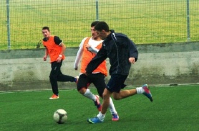 Юношите на Черноморец стартираха годината с победа