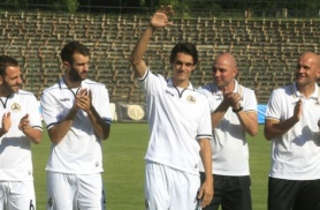 Славия продаде Атанас Курдов за баснословна сума