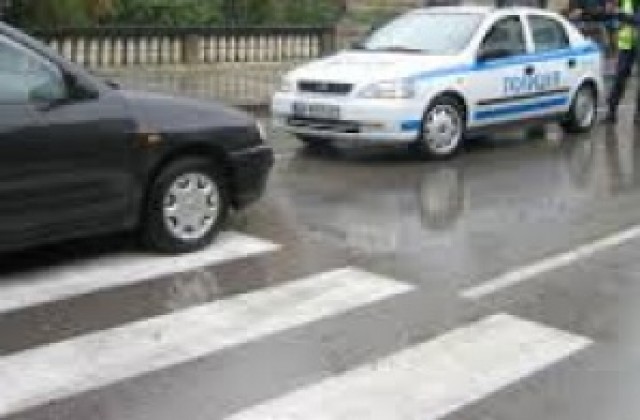 Двама хванати да шофират без документи