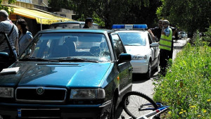 Кола блъсна велосипедист