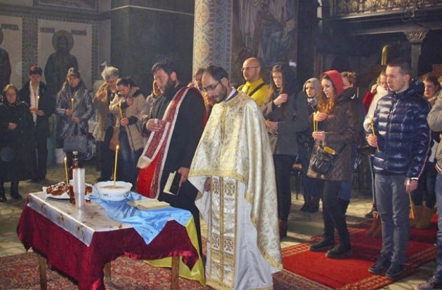 В Добрич почетоха паметта на загиналите на Майдана украинци