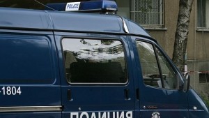 Назначиха експертиза за хвърлената бомба