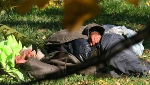 Мобилни екипи помагат на бездомниците в София