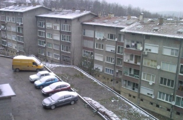 Габрово осъмна с тънка снежна покривка