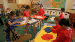 Учат медицински специалисти как се съобщава нежелана новина на млади