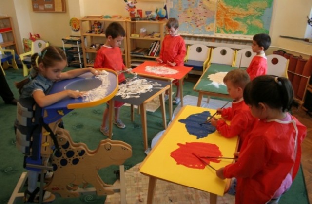 Учат медицински специалисти как се съобщава нежелана новина на млади родители