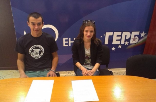 Двама ученици от Кюстендил спечелиха конкурса за ученическо есе, организиран от Преслав Борисов