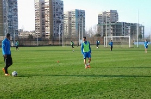 Нунеш контузи Ларсен Туре, Миро Иванов пропуска мача с Локомотив София