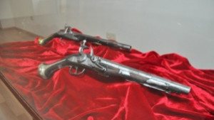 Показват нож на Васил Левски и сабя на Христо Ботев