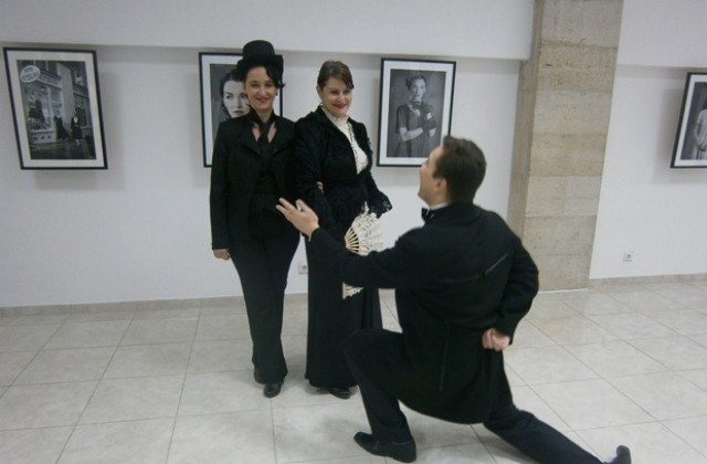 С ретро атмосфера и жива музика представиха изложбата на  Анджело Пургерт