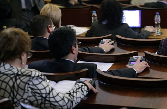Депутатите отхвърлиха президентското вето върху текстове от Закона за лекарствата