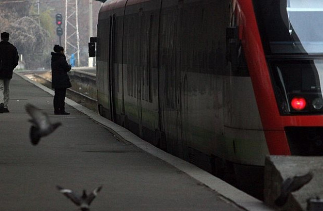 БДЖ увеличава местата във влаковете за почивните дни