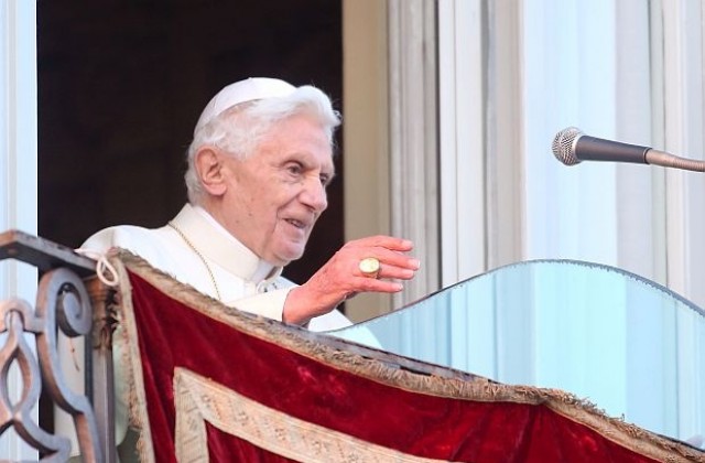 Бившият папа Бенедикт отрече да е бил принуден да се оттегли
