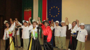 Деца от различни етноси пяха и танцуваха заедно