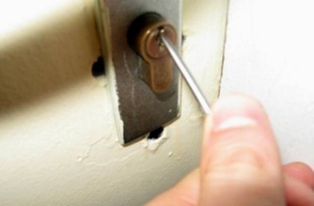 Злато, турски лири и левове, изчезнаха от жилище в Севлиево