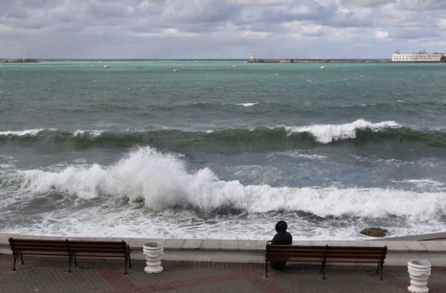 Москва готова с програма за инвестиции в Крим, твърди Комерсант
