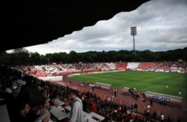 „Червени сърца“ събират пари за сектор „В“, кръщават седалки на дарителите