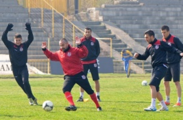 Бавят жълтата карта на Въндев от Малдивите