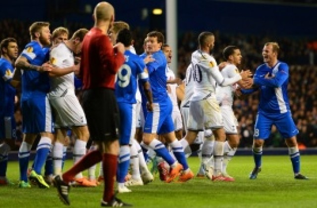 ВИДЕО: Нелеп червен картон възкреси Тотнъм в Лига Европа