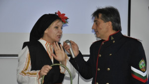 Местната казашка дружина доведе Баба Марта при децата от Ресурсния