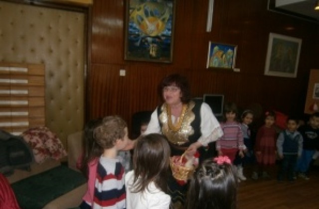 Баба Марта дойде при децата в група Джудже на ОДЗ Славейче