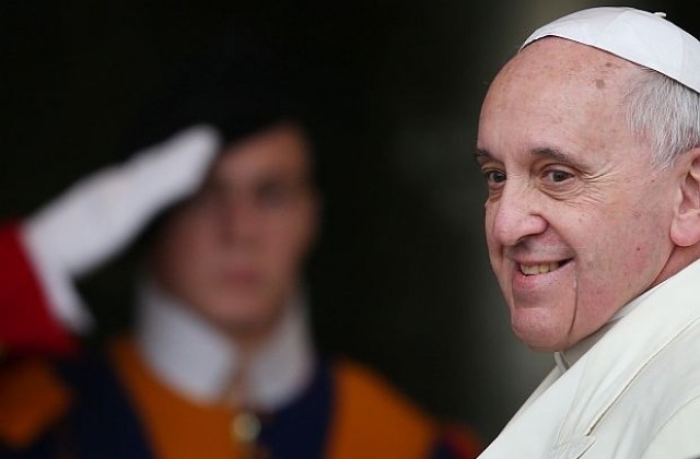 Папа Франциск ще има собствена страница във Facebook