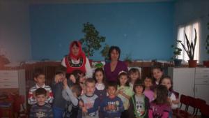 Баба Марта радва децата в община Казанлък