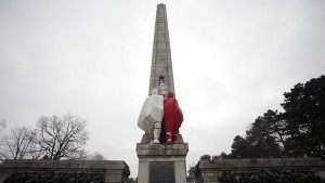 Преобразиха Братската могила в столицата като Пижо и Пенда СНИМКИ