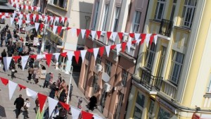 С мартеница дълга 180 метра Габрово посреща Баба Марта