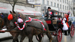 Баба Марта пристигна с файтон във В Търново СНИМКИ