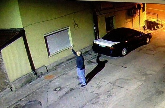 Мъж стреля пред централния офис на „България без цензура”