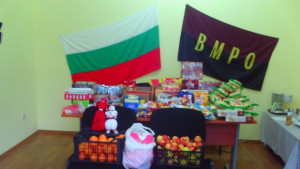 Подаръци от ВМРО в център Сияние и рокля за абитуриентка