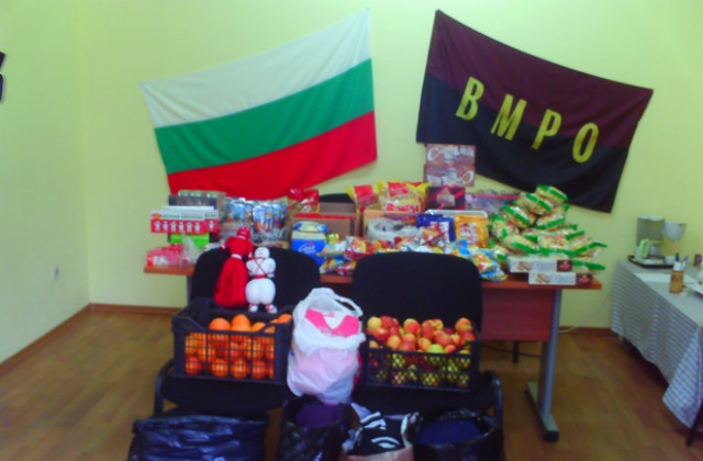 Подаръци от ВМРО в център Сияние и рокля за абитуриентка