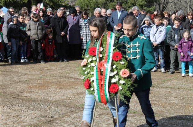 С шествие и концерт в Търговище отбелязват Националния празник