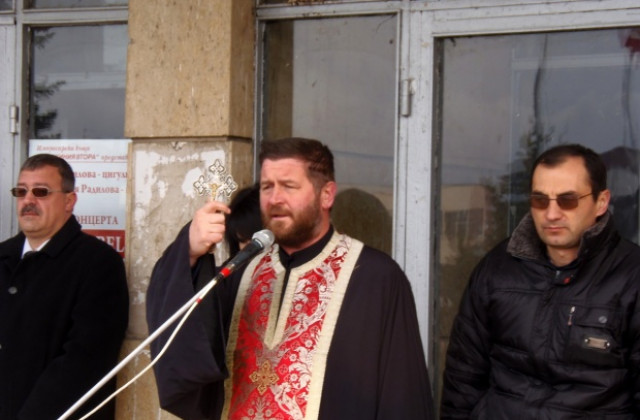 Сопот почете националния празник с молебен за обединение