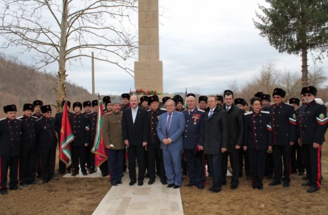 Мемориален комплекс Казашки кръст откриха край Долни Марян