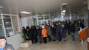 Старт на данъчната кампания още от сутринта опашки на касите