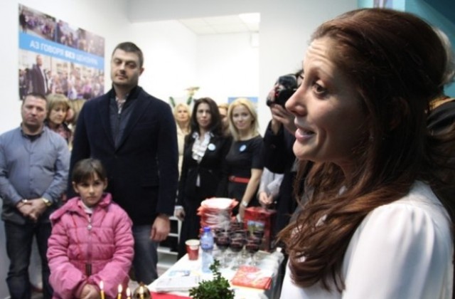 Издигат Ивелина Йосифова срещу Томислав Дончев за европейския вот