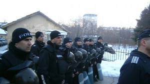 Полицейска хайка преследва бияч на пенсионерка