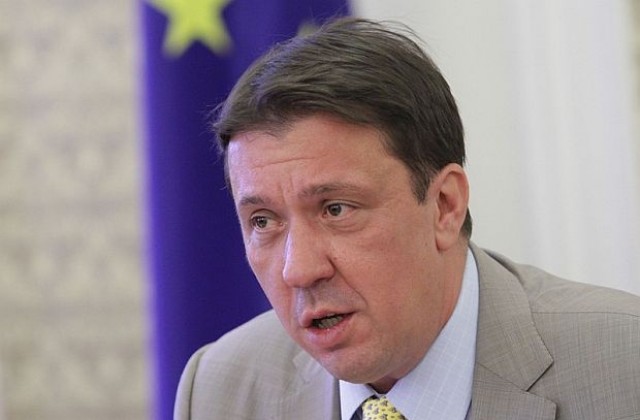 Куюмджиев: Няма основания цената на тока да се увеличава до края на годината