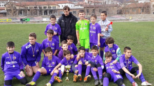 Детският тим на Етър ВТ вдигна купа Трети март