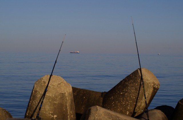 Глобиха рибари-любители за косене в морето