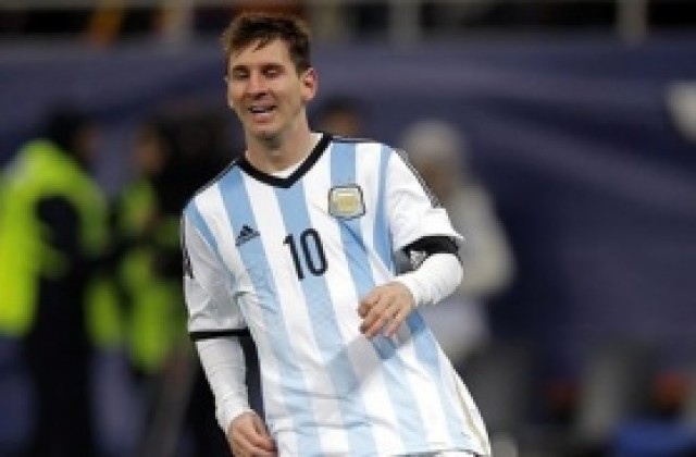 ВИДЕО: Меси пак повърна на терена