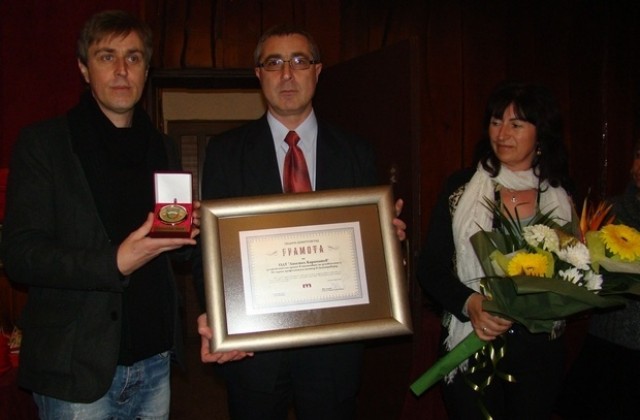 С мащабна церемония театърът в Димитровград обявява първия Любимец 13