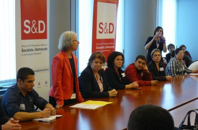 Посрещнаха трима търновски социалисти в централата на ПЕС