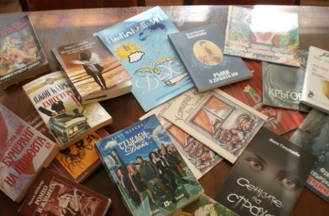 6500 наши съграждани в Малага очакват български книги