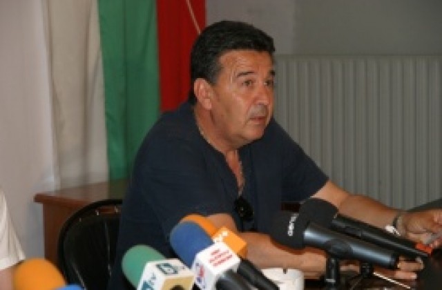 Локо Пд освободи Узунов, обвинен е в политически игри