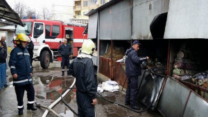 Голям пожар на димитровградския пазар изгоряха четири павилиона