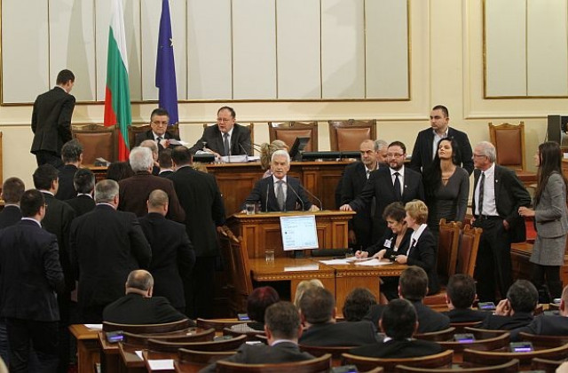 Абсурди в българския парламент