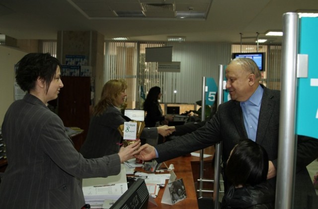 Кметът поздрави служителките в администрацията за 8 март